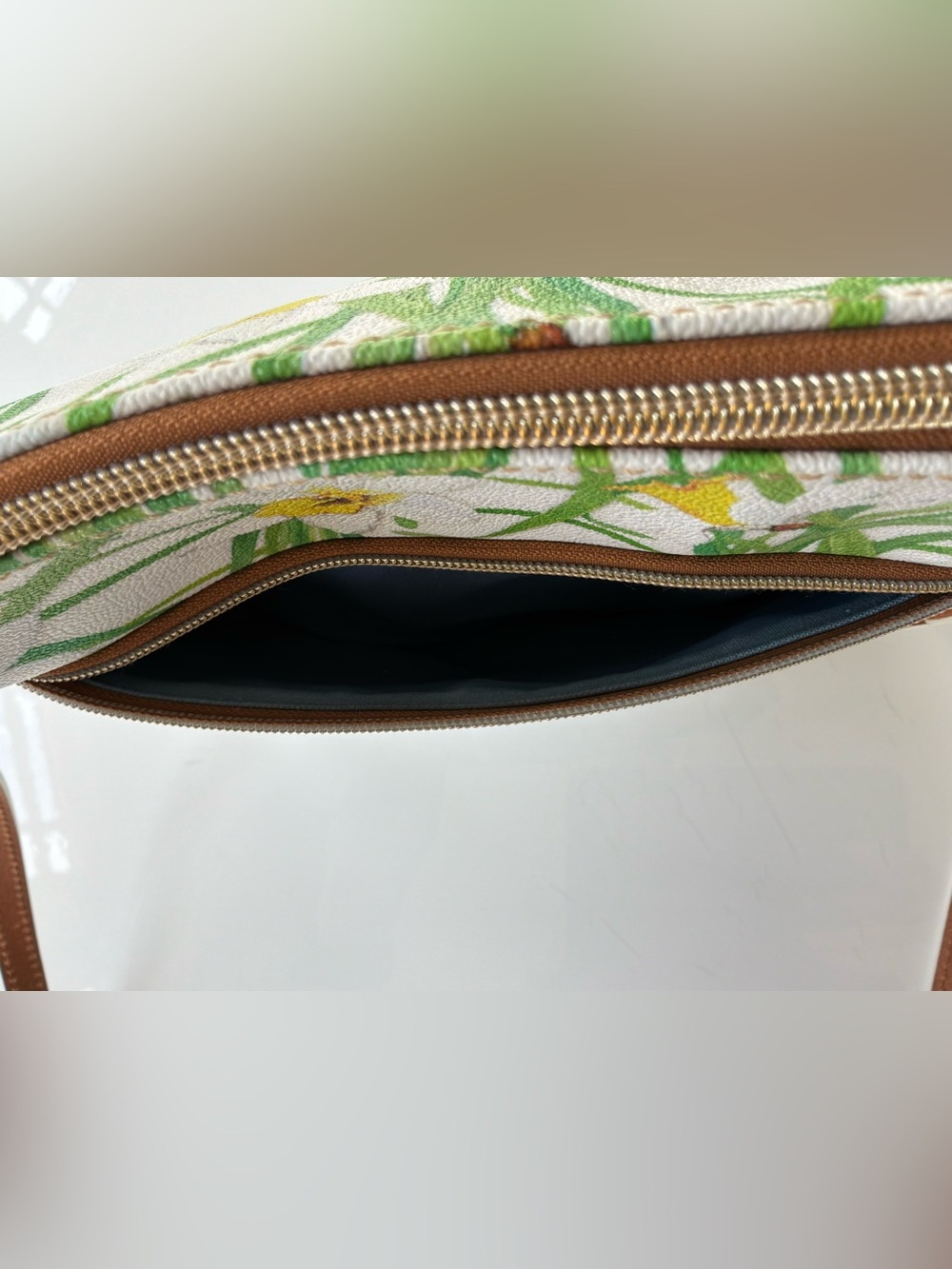 Dooney & Bourke Daffodil Becca Shoulder Bag White Floral Leather Trim J9856886 - Picture 7 of 16
